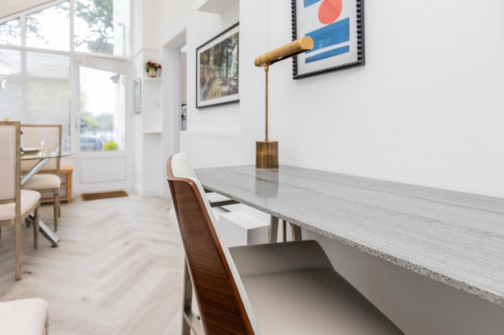 10 Sydenham - By Luxury Apartments Cheltenham Extérieur photo