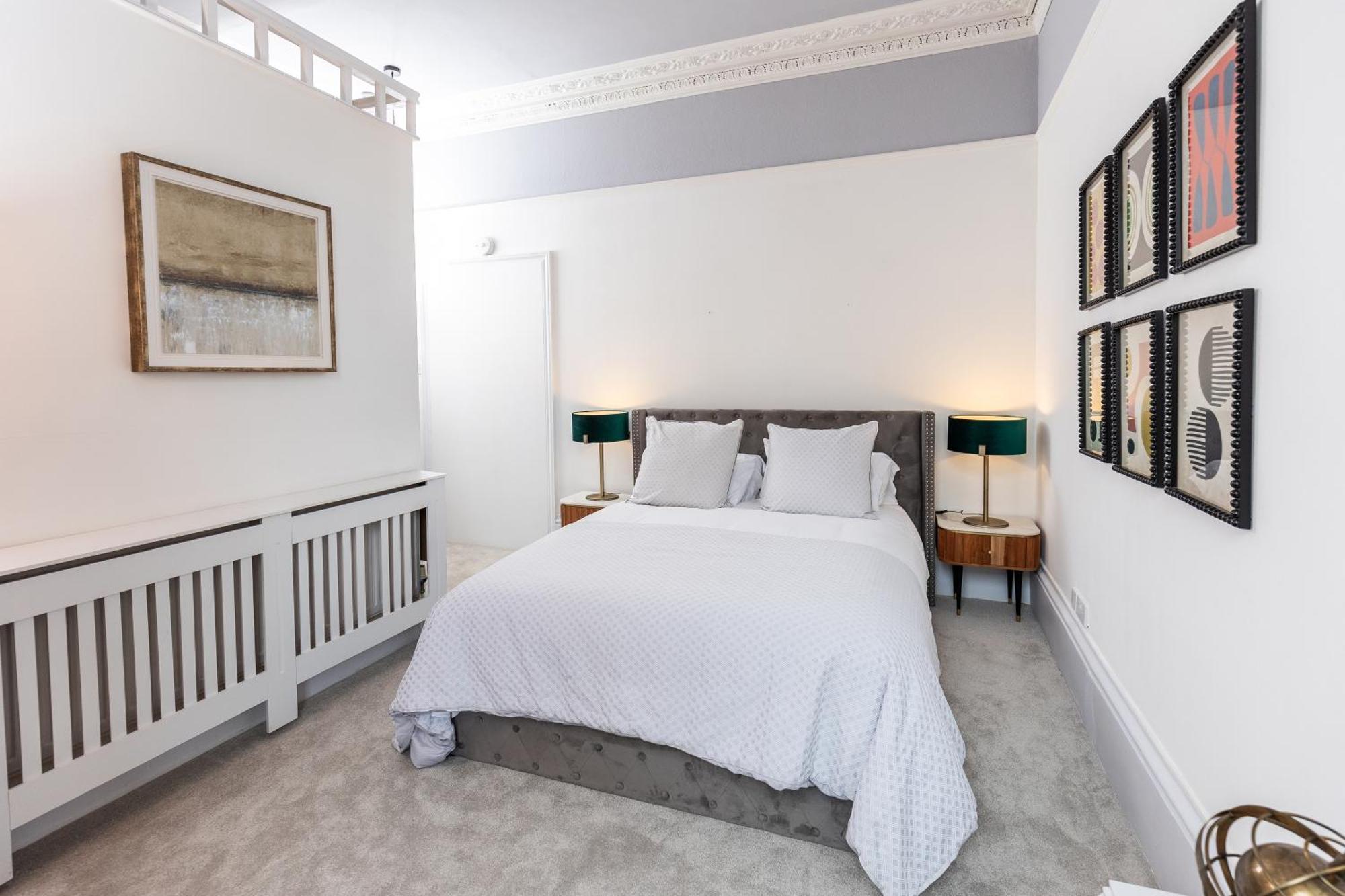 10 Sydenham - By Luxury Apartments Cheltenham Extérieur photo