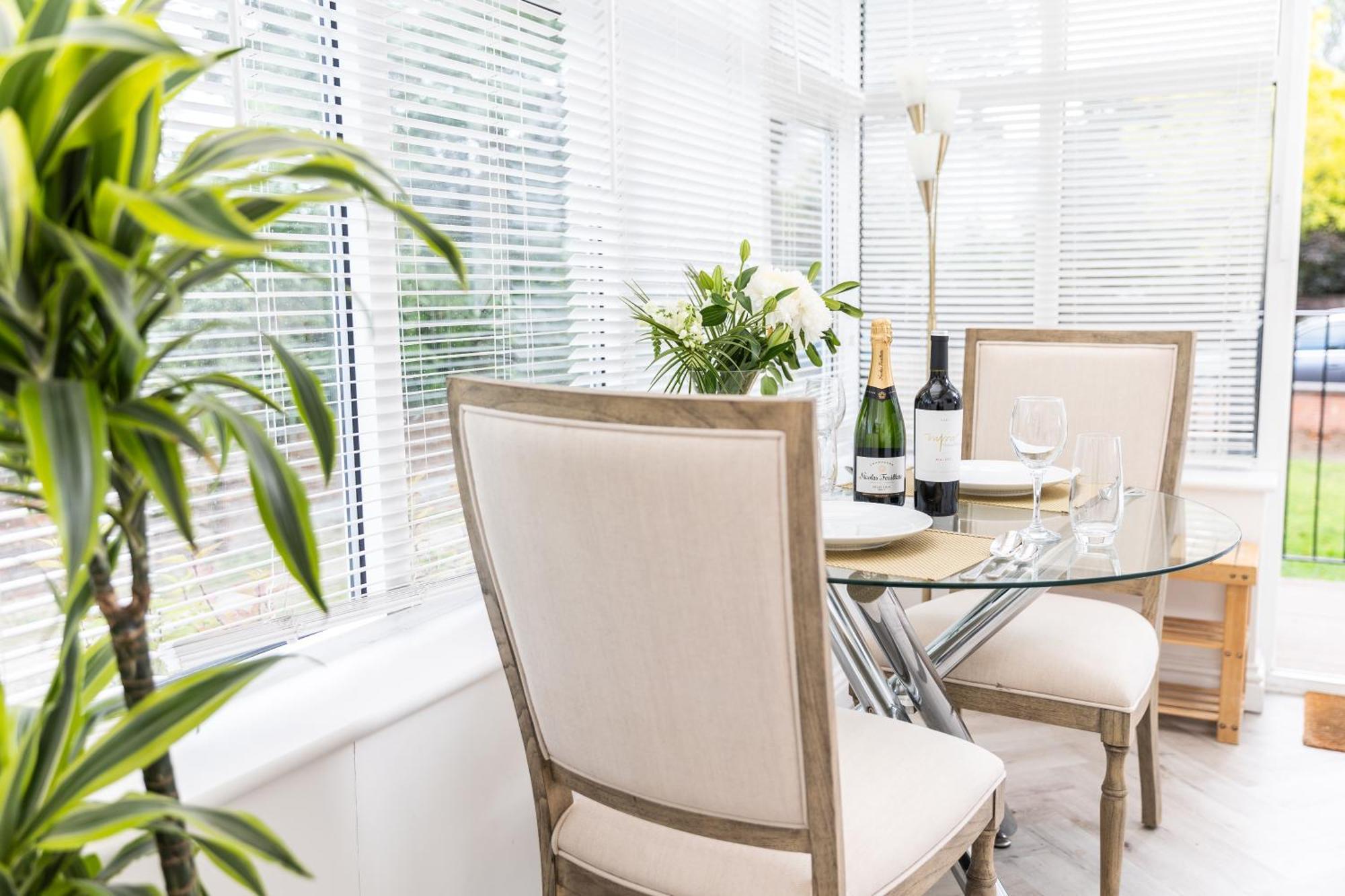 10 Sydenham - By Luxury Apartments Cheltenham Extérieur photo