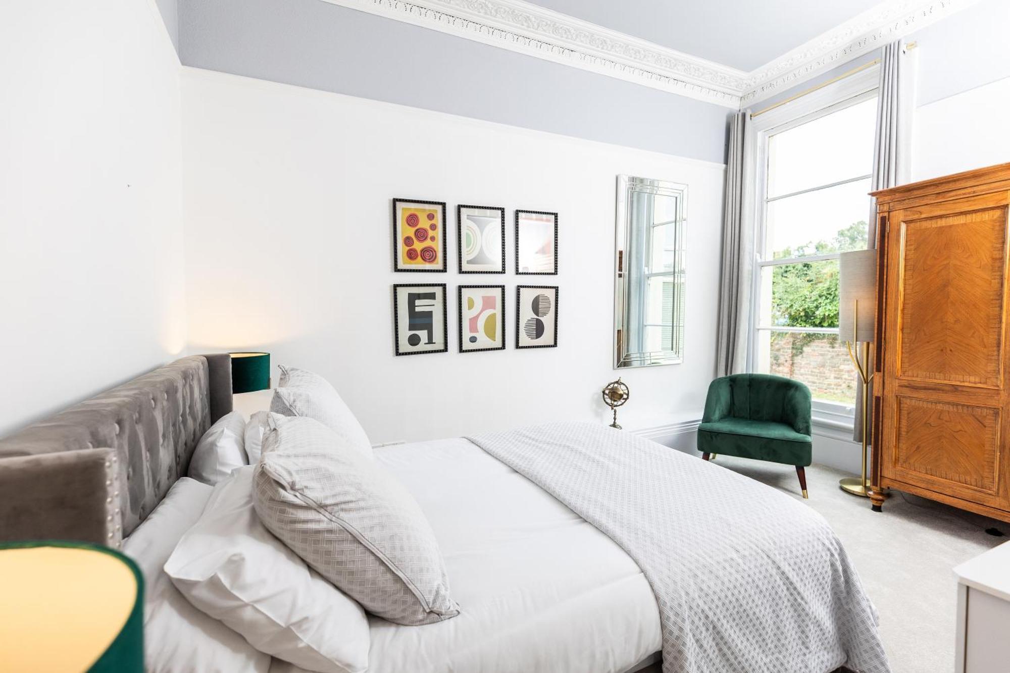 10 Sydenham - By Luxury Apartments Cheltenham Extérieur photo